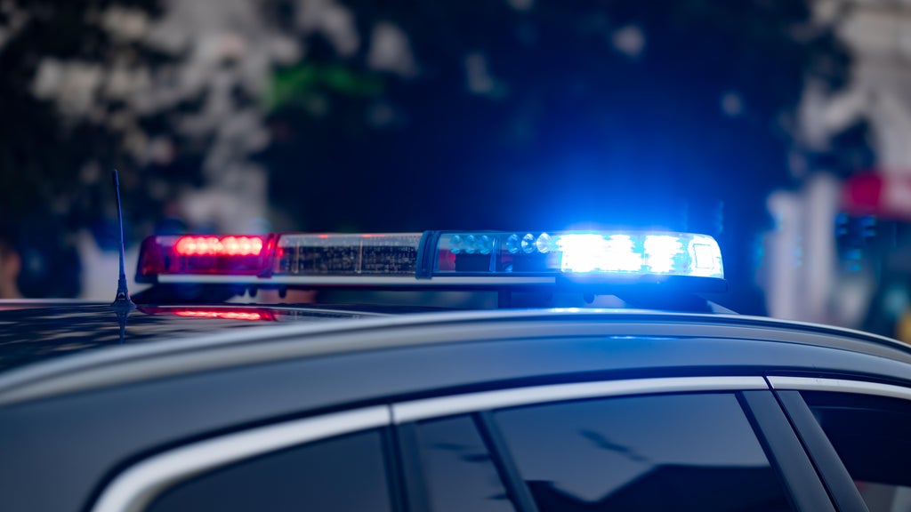 Shelter-in-place issued in Burnsville after shooting injures 1 — WCCO / CBS Minnesota, Chaska Community news