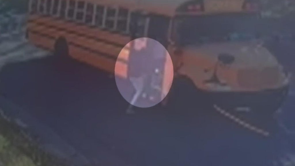 Video shows quick-thinking bystander stop runaway St. Paul school bus — WCCO / CBS Minnesota, Chaska Health news