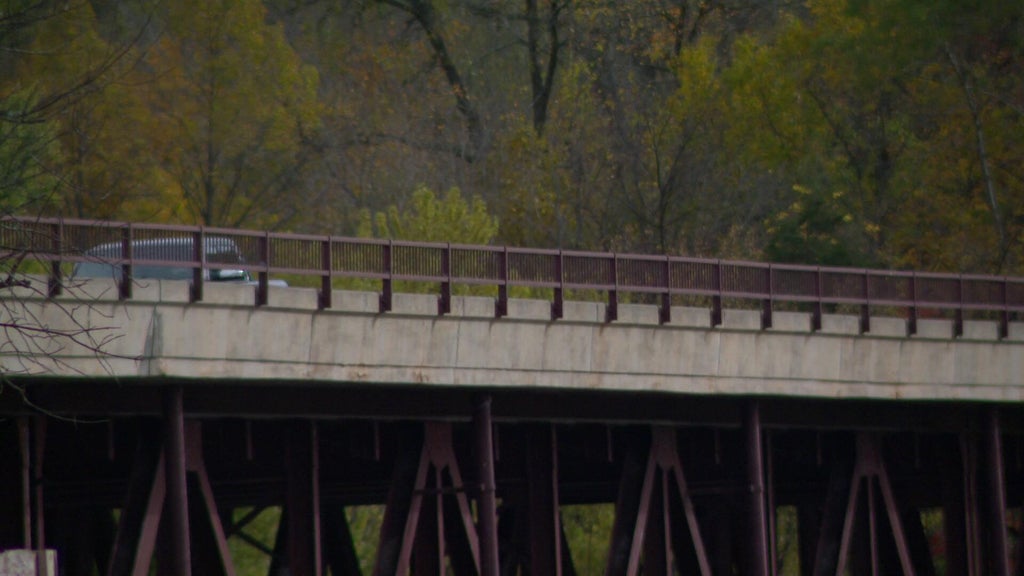Businesses near Osceola brace as Highway 243 bridge set to close — WCCO / CBS Minnesota, Chaska Business news