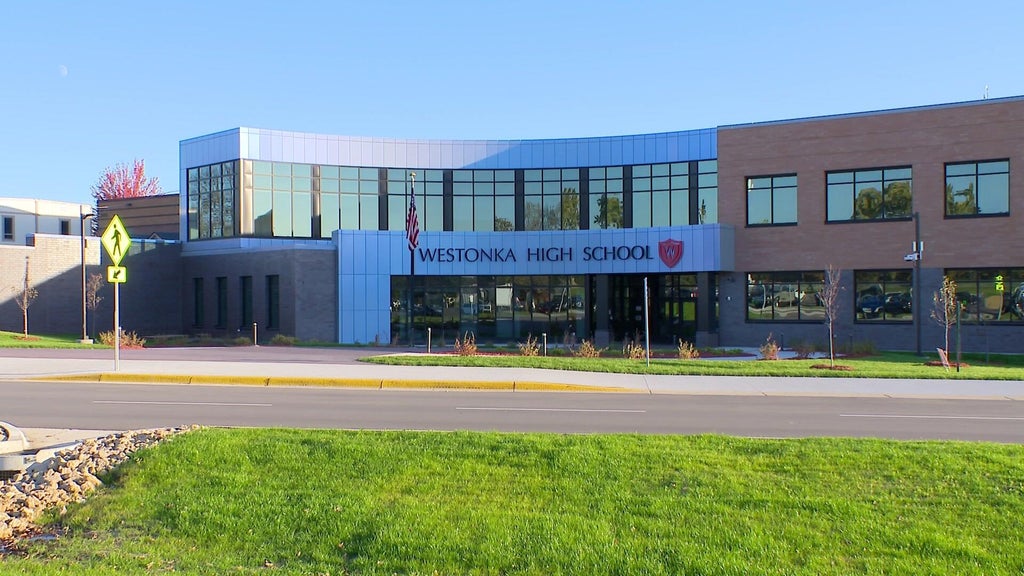 Westonka schools develop AI policymaking group to prepare for evolving technology — WCCO / CBS Minnesota, Chaska Technology news