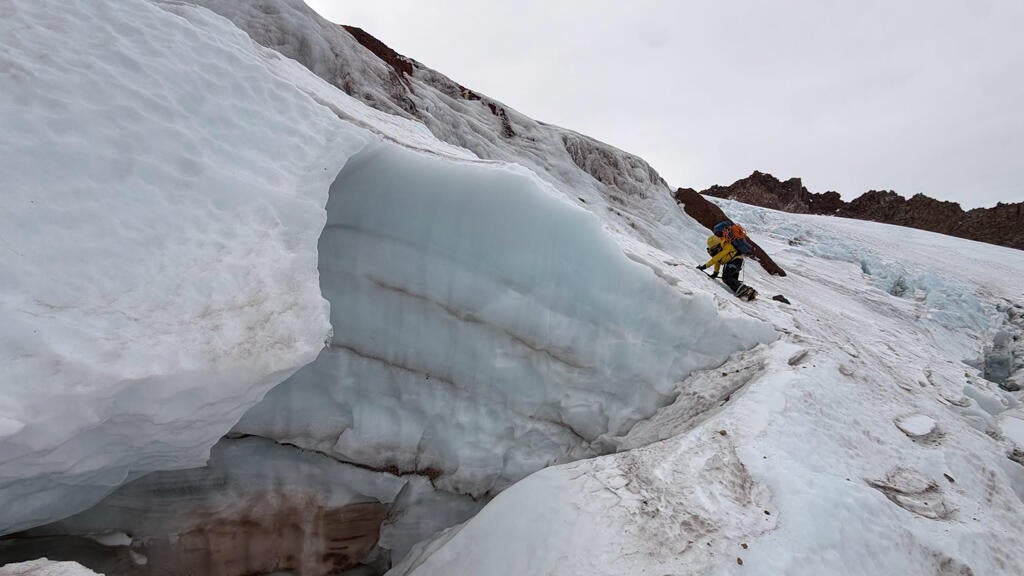 Florida man injured climbing California's Mount Shasta rescued after 2 nights in freezing temps — CBS Miami, Chaska Health news