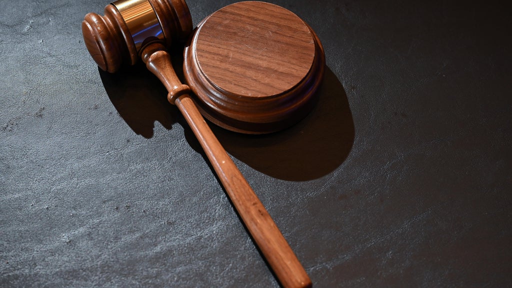 Man tried to pull woman out of her St. Paul apartment window, charges say — WCCO / CBS Minnesota, Chaska Health news
