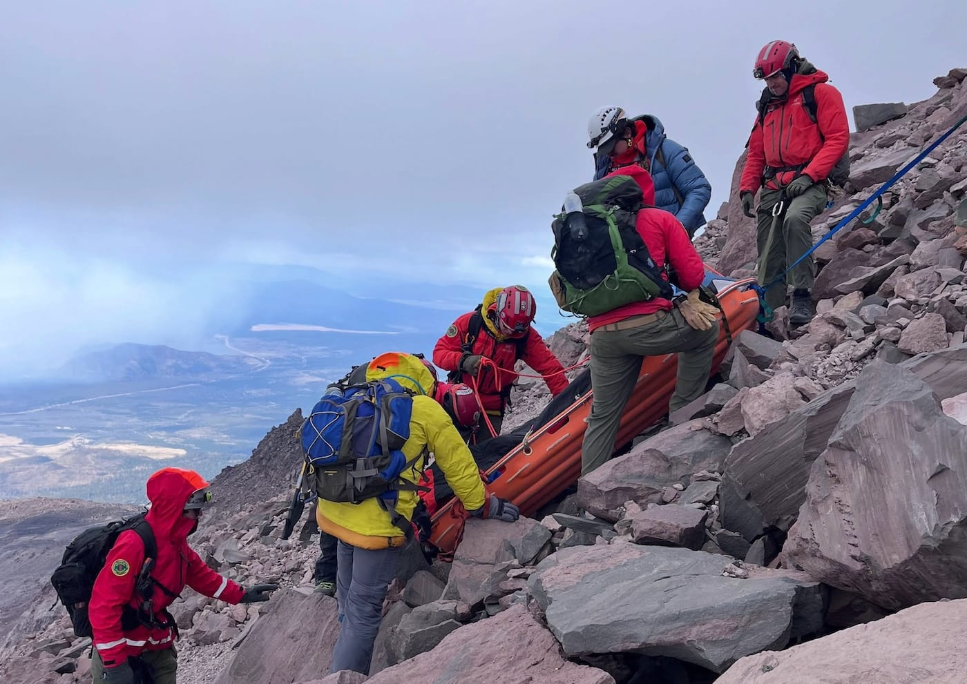 Bay Area Rescuers Brave High Wind, Falling Rock to Save Injured Mount Shasta Climber — SFist