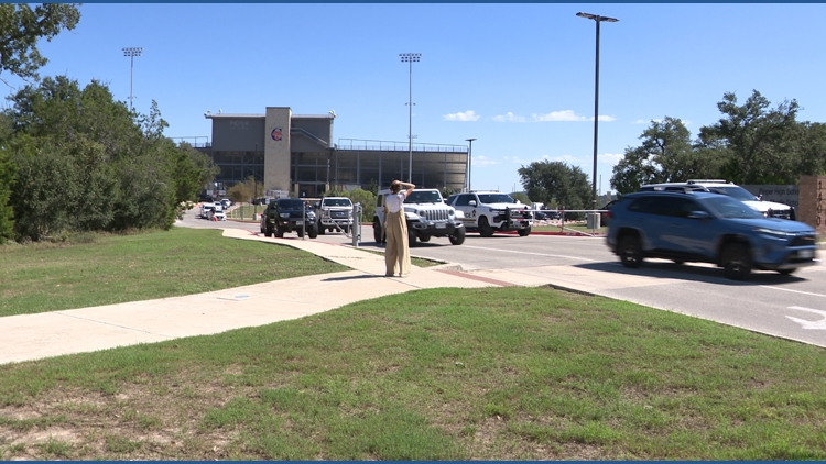 Parents rush to Pieper High School during lockdown; two teens taken into custody — KENS 5 (San Antonio), Chaska Schools news